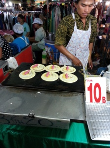 How cheap is this? THB 10 for 3 pancakes! and it's delicious!